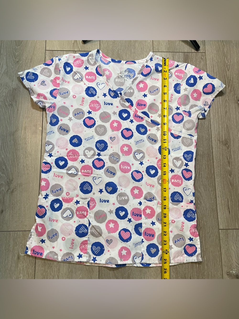 Trendy XS Scrub Top - I Love Scrubs Pink Blue Hearts Stars Pattern - Picture 4 of 5